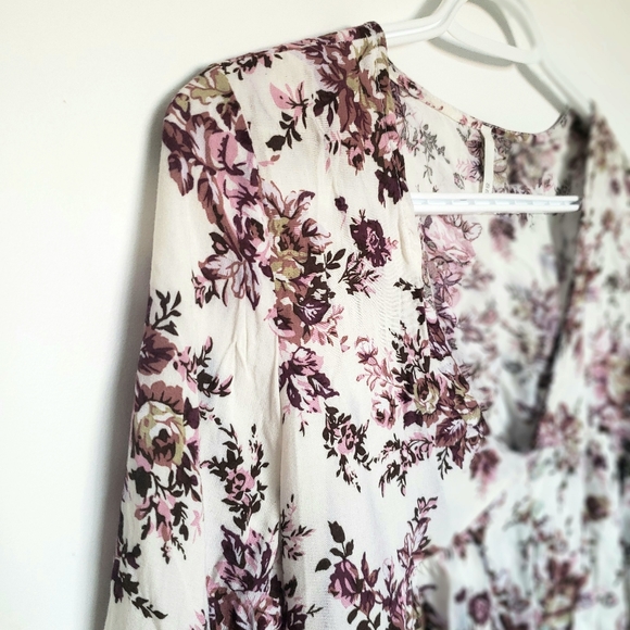 Flowy Floral Top - Picture 1 of 3